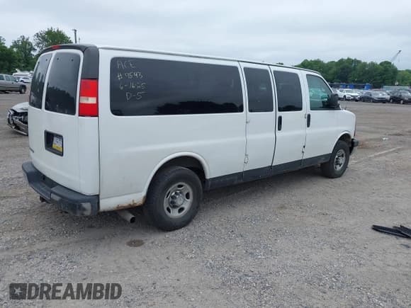 ✅ 2008 Chevrolet Express Passenger • VIN: 1GAHG39K581171068 • Lot: 42530215. Listed on IAAI with 251,871 mi. Free auction sales archive from the USA and detailed vehicle history report at DreamBid. Image 4.
