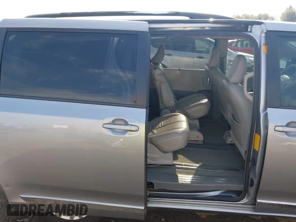 ✅ 2013 Toyota Sienna XLE AAS • VIN: 5TDYK3DC0DS306430 • Лот: 43016368. Опубликован ранее на IAAI с пробегом 194 382 миль. Бесплатный доступ к архиву аукционных продаж из США и подробный отчёт об истории автомобиля на DreamBid. Изображение 8.