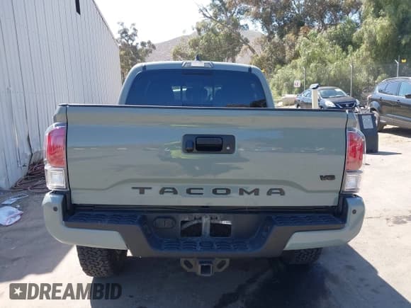 ✅ 2022 Toyota Tacoma SR • VIN: 3TMCZ5AN3NM464642 • Lot: 42322758. Listed on IAAI with 19,479 mi. Free auction sales archive from the USA and detailed vehicle history report at DreamBid. Image 17.