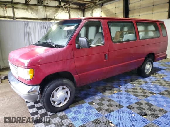 ✅ 1992 Ford Econoline Wagon XL • VIN: 1FBJS31H7NHB27006 • Лот: 83633524. Опубликован ранее на Copart с пробегом 308 837 миль. Бесплатный доступ к архиву аукционных продаж из США и подробный отчёт об истории автомобиля на DreamBid. Изображение 1.