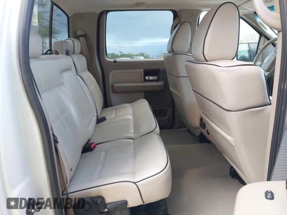 ✅ 2006 Lincoln Mark LT • VIN: 5LTPW18566FJ24022 • Lot: 43644619. Listed on IAAI with 209,293 mi. Free auction sales archive from the USA and detailed vehicle history report at DreamBid. Image 8.