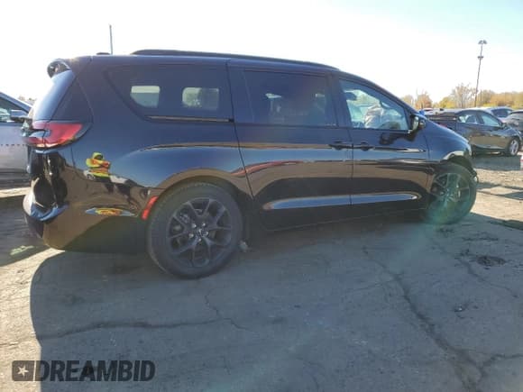 ✅ 2023 Chrysler Pacifica Touring L • VIN: 2C4RC1BG3PR603667 • Lot: 87314715. Wystawiony na Copart z przebiegiem 39 647 mil. Bezpłatny archiwum sprzedaży aukcyjnych z USA i szczegółowy raport historii pojazdu na DreamBid. Zdjęcie 3.