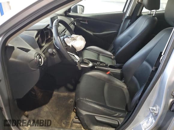 ✅ 2020 Toyota Yaris LE • VIN: 3MYDLBJV1LY706985 • Lot: 68009575. Listed on Copart with 69,406 mi. Free auction sales archive from the USA and detailed vehicle history report at DreamBid. Image 7.