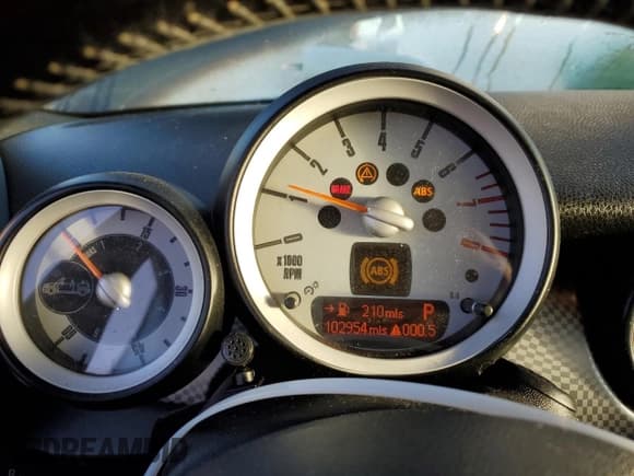 ✅ 2010 MINI Convertible S • VIN: WMWMS3C55ATY09477 • Lot: 78481974. Wystawiony na Copart z przebiegiem 102 954 mil. Bezpłatny archiwum sprzedaży aukcyjnych z USA i szczegółowy raport historii pojazdu na DreamBid. Zdjęcie 9.