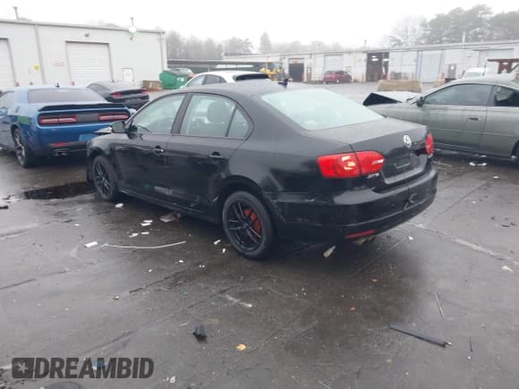 ✅ 2011 Volkswagen Jetta SE • VIN: 3VWDZ7AJ1BM381474 • Lot: 43789543. Wystawiony na IAAI z przebiegiem 82 786 mil. Bezpłatny archiwum sprzedaży aukcyjnych z USA i szczegółowy raport historii pojazdu na DreamBid. Zdjęcie 3.