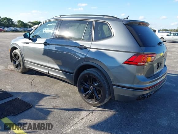 ✅ 2023 Volkswagen Tiguan SE R-Line Black • VIN: 3VV8B7AXXPM135092 • Лот: 43730825. Опубликован ранее на IAAI с пробегом 28 122 миль. Бесплатный доступ к архиву аукционных продаж из США и подробный отчёт об истории автомобиля на DreamBid. Изображение 3.
