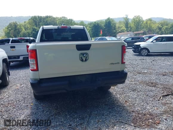 ✅ 2020 Ram 1500 Tradesman • VIN: 1C6RRFCG0LN282440 • Лот: 42758880. Опубликован ранее на IAAI с пробегом 142 208 миль. Бесплатный доступ к архиву аукционных продаж из США и подробный отчёт об истории автомобиля на DreamBid. Изображение 17.