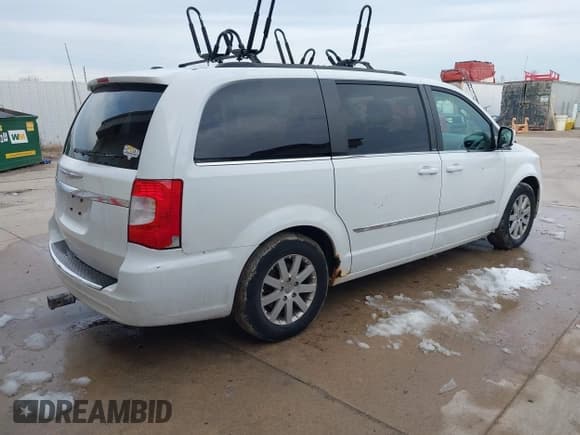 ✅ 2014 Chrysler Town & Country Touring • VIN: 2C4RC1BG6ER349739 • Lot: 43728011. Wystawiony na IAAI z przebiegiem 160 211 mil. Bezpłatny archiwum sprzedaży aukcyjnych z USA i szczegółowy raport historii pojazdu na DreamBid. Zdjęcie 4.