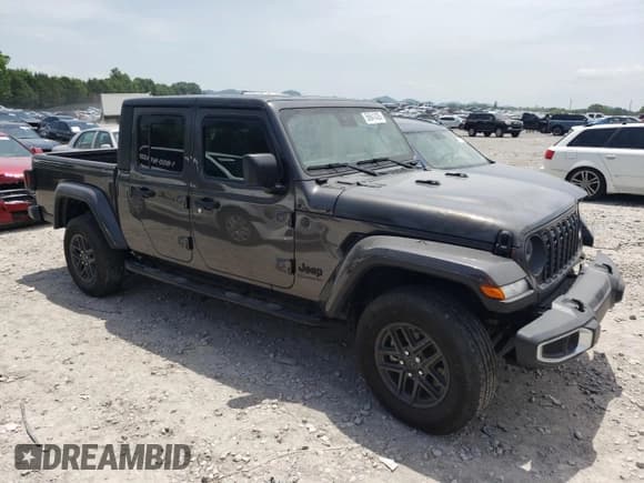✅ 2024 Jeep Gladiator Sport • VIN: 1C6HJTAG3RL109570 • Lot: 56641435. Wystawiony na Copart z przebiegiem 9 163 mil. Bezpłatny archiwum sprzedaży aukcyjnych z USA i szczegółowy raport historii pojazdu na DreamBid. Zdjęcie 4.