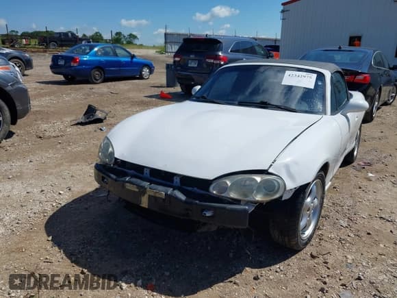 ✅ 2002 Mazda MX-5 Miata Cloth • VIN: JM1NB353X20229356 • Lot: 42342975. Wystawiony na IAAI z przebiegiem 94 729 mil. Bezpłatny archiwum sprzedaży aukcyjnych z USA i szczegółowy raport historii pojazdu na DreamBid. Zdjęcie 6.