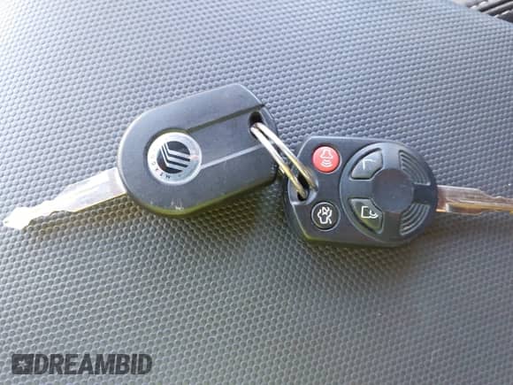 2009 Mercury Mariner Premier with VIN 4M2CU97739KJ14224, listed as a IAAI auction lot 43552437 with 103,277 mi miles and . Bid and sale history available at DreamBid. Image 11.