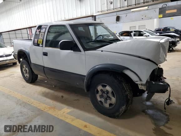 2003 Chevrolet S-10 LS с VIN 1GCCT19X138196806, выставлен на аукционе Copart как лот 75720444 с пробегом Не указан миль и Списание • Salvage title. История ставок и продаж доступна на DreamBid. Изображение 4.