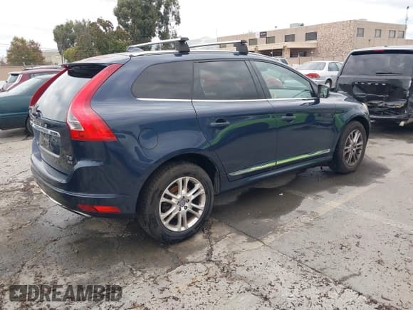 ✅ 2015 Volvo XC60 T5 • VIN: YV4612RK0F2650898 • Lot: 43752411. Wystawiony na IAAI z przebiegiem 112 639 mil. Bezpłatny archiwum sprzedaży aukcyjnych z USA i szczegółowy raport historii pojazdu na DreamBid. Zdjęcie 4.