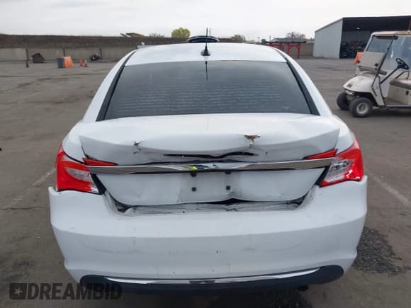 ✅ 2011 Chrysler 200 LX • VIN: 1C3BC4FB9BN553725 • Lot: 43651405. Listed on IAAI with 144,603 mi. Free auction sales archive from the USA and detailed vehicle history report at DreamBid. Image 16.