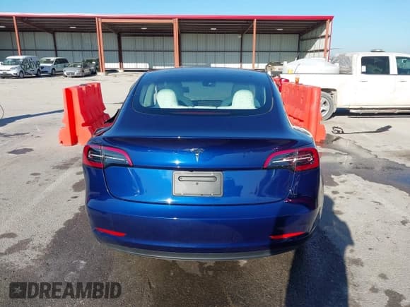 ✅ 2023 Tesla Model 3 • VIN: 5YJ3E1EA9PF638118 • Lot: 43272740. Listed on IAAI with 30,598 mi. Free auction sales archive from the USA and detailed vehicle history report at DreamBid. Image 17.