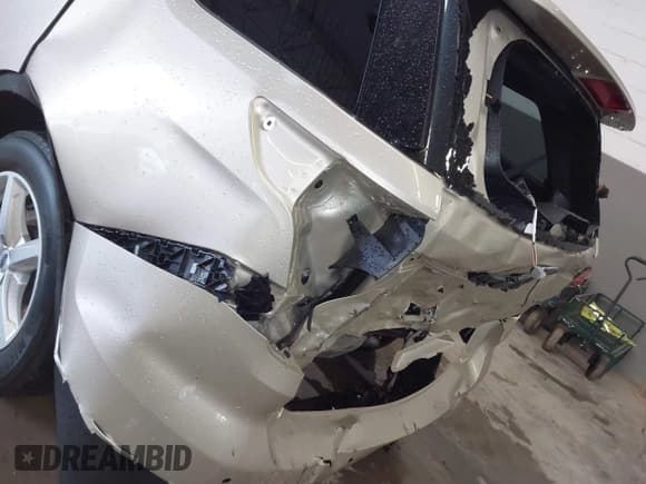 ✅ 2017 Ford Explorer XLT • VIN: 1FM5K8D86HGD47605 • Lot: 42331779. Wystawiony na IAAI z przebiegiem 73 496 mil. Bezpłatny archiwum sprzedaży aukcyjnych z USA i szczegółowy raport historii pojazdu na DreamBid. Zdjęcie 17.