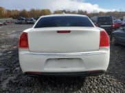 ✅ 2017 Chrysler 300 Limited • VIN: 2C3CCAAG8HH661941 • Lot: 82579765. Wystawiony na Copart z przebiegiem 108 884 mil. Bezpłatny archiwum sprzedaży aukcyjnych z USA i szczegółowy raport historii pojazdu na DreamBid. Zdjęcie 6.