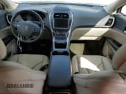 ✅ 2016 Lincoln MKX Reserve • VIN: 2LMTJ6LR1GBL62743 • Lot: 74380964. Wystawiony na Copart z przebiegiem Nie podano. Bezpłatny archiwum sprzedaży aukcyjnych z USA i szczegółowy raport historii pojazdu na DreamBid. Zdjęcie 8.