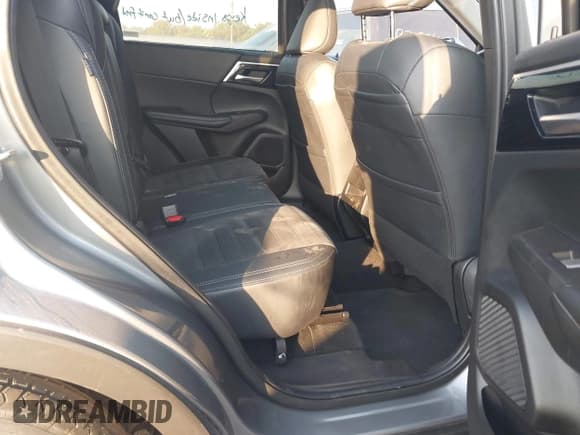 ✅ 2024 Mitsubishi Outlander SE • VIN: JA4J3VA81RZ036781 • Lot: 43242029. Wystawiony na IAAI z przebiegiem 41 174 mil. Bezpłatny archiwum sprzedaży aukcyjnych z USA i szczegółowy raport historii pojazdu na DreamBid. Zdjęcie 8.