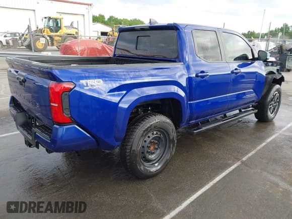 ✅ 2024 Toyota Tacoma SR5 • VIN: 3TMKB5FNXRM006062 • Лот: 42133008. Опубликован ранее на IAAI с пробегом 24 миль. Бесплатный доступ к архиву аукционных продаж из США и подробный отчёт об истории автомобиля на DreamBid. Изображение 4.