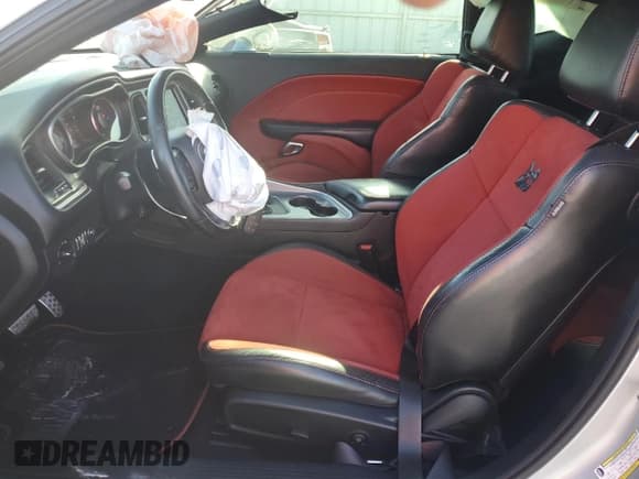 ✅ 2019 Dodge Challenger R/T Scat Pack • VIN: 2C3CDZFJ8KH656410 • Lot: 47665464. Wystawiony na Copart z przebiegiem 46 570 mil. Bezpłatny archiwum sprzedaży aukcyjnych z USA i szczegółowy raport historii pojazdu na DreamBid. Zdjęcie 7.