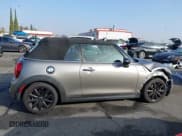 ✅ 2019 MINI Convertible Cooper S • VIN: WMWWG9C57K3E39618 • Lot: 43654061. Wystawiony na IAAI z przebiegiem 52 508 mil. Bezpłatny archiwum sprzedaży aukcyjnych z USA i szczegółowy raport historii pojazdu na DreamBid. Zdjęcie 14.
