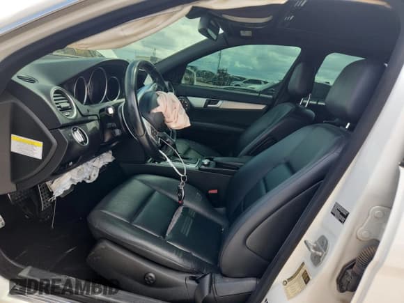 ✅ 2013 Mercedes-Benz C 300 Sport • VIN: WDDGF8AB6DR283491 • Lot: 71038585. Wystawiony na Copart z przebiegiem 126 719 mil. Bezpłatny archiwum sprzedaży aukcyjnych z USA i szczegółowy raport historii pojazdu na DreamBid. Zdjęcie 7.