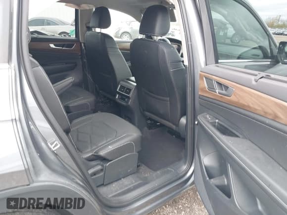 ✅ 2025 Volkswagen Atlas SE • VIN: 1V2KR2CAXSC553401 • Lot: 43502876. Listed on IAAI with 16,561 mi. Free auction sales archive from the USA and detailed vehicle history report at DreamBid. Image 8.