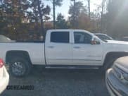 ✅ 2016 GMC Sierra 2500HD Denali • VIN: 1GT12UE88GF272601 • Lot: 43650921. Wystawiony na IAAI z przebiegiem 151 637 mil. Bezpłatny archiwum sprzedaży aukcyjnych z USA i szczegółowy raport historii pojazdu na DreamBid. Zdjęcie 13.