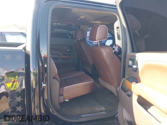 ✅ 2016 Chevrolet Silverado 1500 High Country • VIN: 3GCUKTEJ0GG133927 • Lot: 43484680. Wystawiony na IAAI z przebiegiem 101 374 mil. Bezpłatny archiwum sprzedaży aukcyjnych z USA i szczegółowy raport historii pojazdu na DreamBid. Zdjęcie 8.