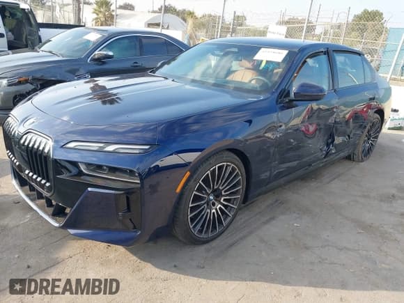 ✅ 2025 BMW 7 Series 740i • VIN: WBA23EH04SCT46794 • Lot: 41458680. Wystawiony na IAAI z przebiegiem 1 122 mil. Bezpłatny archiwum sprzedaży aukcyjnych z USA i szczegółowy raport historii pojazdu na DreamBid. Zdjęcie 2.