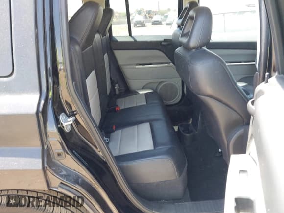 ✅ 2007 Jeep Patriot Limited • VIN: 1J8FT48W27D272448 • Lot: 42949341. Wystawiony na IAAI z przebiegiem 117 238 mil. Bezpłatny archiwum sprzedaży aukcyjnych z USA i szczegółowy raport historii pojazdu na DreamBid. Zdjęcie 8.