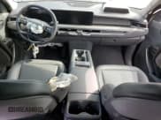 ✅ 2024 Kia EV9 Light Long Range • VIN: KNDAB5S13R6030945 • Lot: 48801575. Wystawiony na Copart z przebiegiem 6 513 mil. Bezpłatny archiwum sprzedaży aukcyjnych z USA i szczegółowy raport historii pojazdu na DreamBid. Zdjęcie 8.