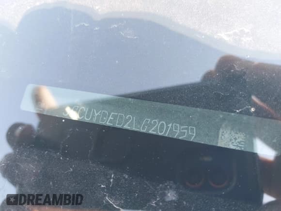 ✅ 2020 Chevrolet Silverado 1500 LT • VIN: 3GCUYDED2LG201959 • Lot: 42987135. Wystawiony na IAAI z przebiegiem 68 727 mil. Bezpłatny archiwum sprzedaży aukcyjnych z USA i szczegółowy raport historii pojazdu na DreamBid. Zdjęcie 9.