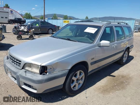 ✅ 1998 Volvo V70 XC Cross Country • VIN: YV1LZ5641W2493396 • Лот: 42653298. Опубликован ранее на IAAI с пробегом 215 257 миль. Бесплатный доступ к архиву аукционных продаж из США и подробный отчёт об истории автомобиля на DreamBid. Изображение 2.
