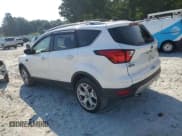 ✅ 2019 Ford Escape Titanium • VIN: 1FMCU0J92KUA87647 • Lot: 63764995. Wystawiony na Copart z przebiegiem 95 682 mil. Bezpłatny archiwum sprzedaży aukcyjnych z USA i szczegółowy raport historii pojazdu na DreamBid. Zdjęcie 2.