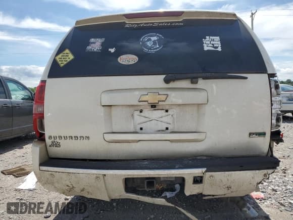 ✅ 2010 Chevrolet Suburban LTZ • VIN: 1GNUKKE33AR172523 • Lot: 54595654. Wystawiony na Copart z przebiegiem 228 705 mil. Bezpłatny archiwum sprzedaży aukcyjnych z USA i szczegółowy raport historii pojazdu na DreamBid. Zdjęcie 6.