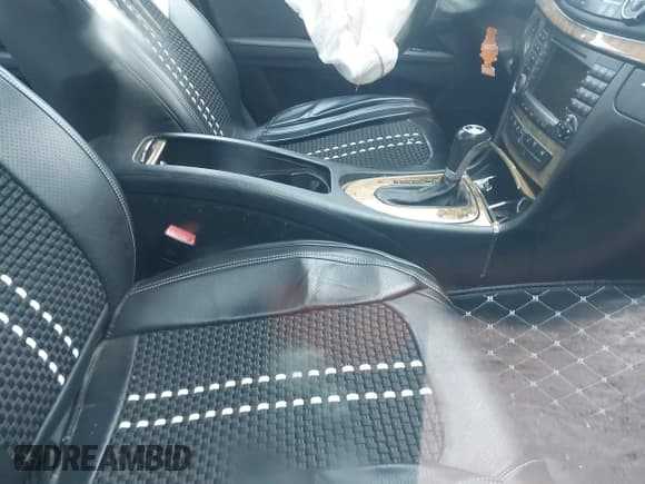 ✅ 2008 Mercedes-Benz E 350 Luxury • VIN: WDBUF87X78B315748 • Lot: 43759915. Wystawiony na IAAI z przebiegiem 102 102 mil. Bezpłatny archiwum sprzedaży aukcyjnych z USA i szczegółowy raport historii pojazdu na DreamBid. Zdjęcie 5.