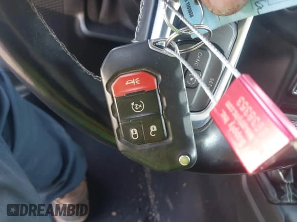 ✅ 2021 Jeep Wrangler Unlimited Sahara • VIN: 1C4HJXEG9MW532302 • Lot: 41646755. Wystawiony na IAAI z przebiegiem 32 893 mil. Bezpłatny archiwum sprzedaży aukcyjnych z USA i szczegółowy raport historii pojazdu na DreamBid. Zdjęcie 11.