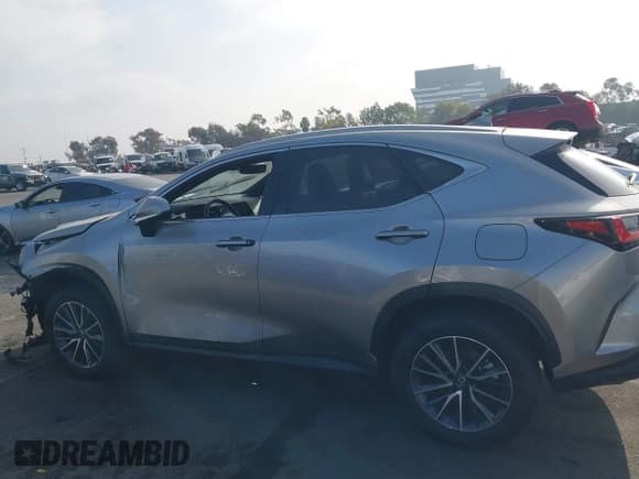 ✅ 2024 Lexus NX 250 • VIN: JTJADCAZ9R2012153 • Lot: 41223362. Wystawiony na IAAI z przebiegiem 10 031 mil. Bezpłatny archiwum sprzedaży aukcyjnych z USA i szczegółowy raport historii pojazdu na DreamBid. Zdjęcie 14.