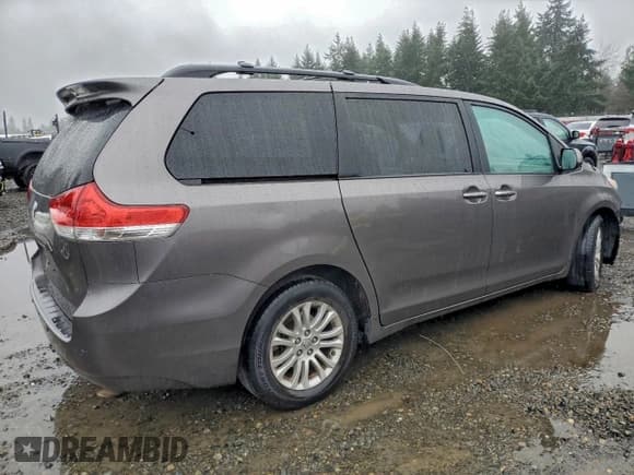 ✅ 2013 Toyota Sienna XLE • VIN: 5TDYK3DC7DS400529 • Lot: 96237765. Listed on Copart with 105,646 mi. Free auction sales archive from the USA and detailed vehicle history report at DreamBid. Image 3.