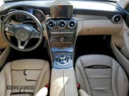 ✅ 2017 Mercedes-Benz C 300 • VIN: 55SWF4JB9HU202122 • Lot: 95088255. Wystawiony na Copart z przebiegiem 177 521 mil. Bezpłatny archiwum sprzedaży aukcyjnych z USA i szczegółowy raport historii pojazdu na DreamBid. Zdjęcie 8.