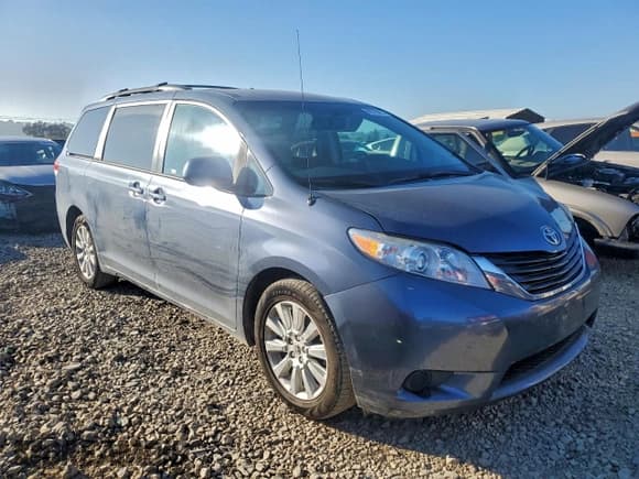 ✅ 2014 Toyota Sienna LE • VIN: 5TDJK3DC2ES072147 • Lot: 96370815. Listed on Copart with 101,572 mi. Free auction sales archive from the USA and detailed vehicle history report at DreamBid. Image 4.