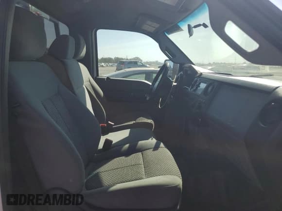 ✅ 2015 Ford F-350 XL • VIN: 1FTRF3AT9FEA12370 • Lot: 68359824. Wystawiony na Copart z przebiegiem Nie podano. Bezpłatny archiwum sprzedaży aukcyjnych z USA i szczegółowy raport historii pojazdu na DreamBid. Zdjęcie 10.