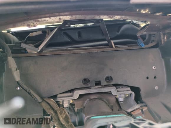 ✅ 2002 GMC Sierra 1500HD SLE • VIN: 1GTGC13U22F138083 • Lot: 51127695. Listed on Copart with Not provided. Free auction sales archive from the USA and detailed vehicle history report at DreamBid. Image 9.