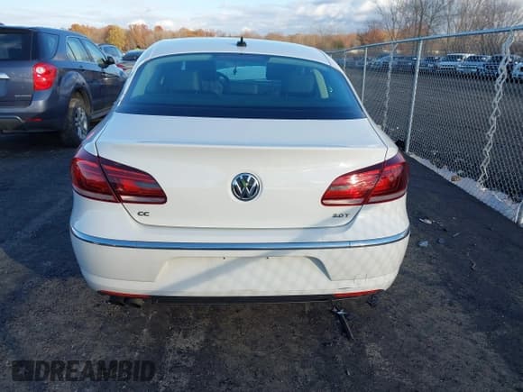 ✅ 2013 Volkswagen CC R-Line • VIN: WVWBP7AN2DE546329 • Lot: 43664929. Listed on IAAI with 123,655 mi. Free auction sales archive from the USA and detailed vehicle history report at DreamBid. Image 16.