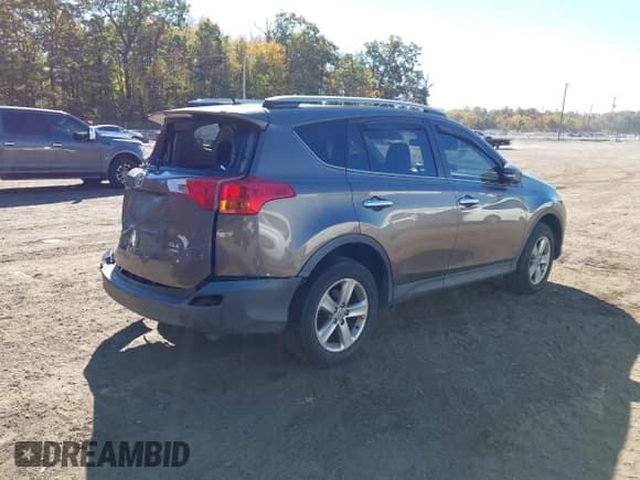 ✅ 2013 Toyota RAV4 XLE • VIN: JTMRFREV7DD009985 • Lot: 43473065. Wystawiony na IAAI z przebiegiem 104 529 mil. Bezpłatny archiwum sprzedaży aukcyjnych z USA i szczegółowy raport historii pojazdu na DreamBid. Zdjęcie 4.