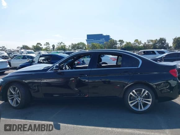 ✅ 2017 BMW 3 Series 330i • VIN: WBA8B9G3XHNU55645 • Lot: 43279271. Listed on IAAI with 78,757 mi. Free auction sales archive from the USA and detailed vehicle history report at DreamBid. Image 13.
