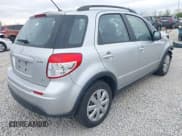 ✅ 2011 Suzuki SX4 Crossover • VIN: JS2YB5A35B6304692 • Lot: 43462860. Wystawiony na IAAI z przebiegiem 72 438 mil. Bezpłatny archiwum sprzedaży aukcyjnych z USA i szczegółowy raport historii pojazdu na DreamBid. Zdjęcie 4.