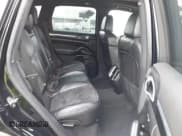 ✅ 2017 Porsche Cayenne • VIN: WP1AA2A22HKA82177 • Lot: 42485186. Wystawiony na IAAI z przebiegiem 141 485 mil. Bezpłatny archiwum sprzedaży aukcyjnych z USA i szczegółowy raport historii pojazdu na DreamBid. Zdjęcie 8.